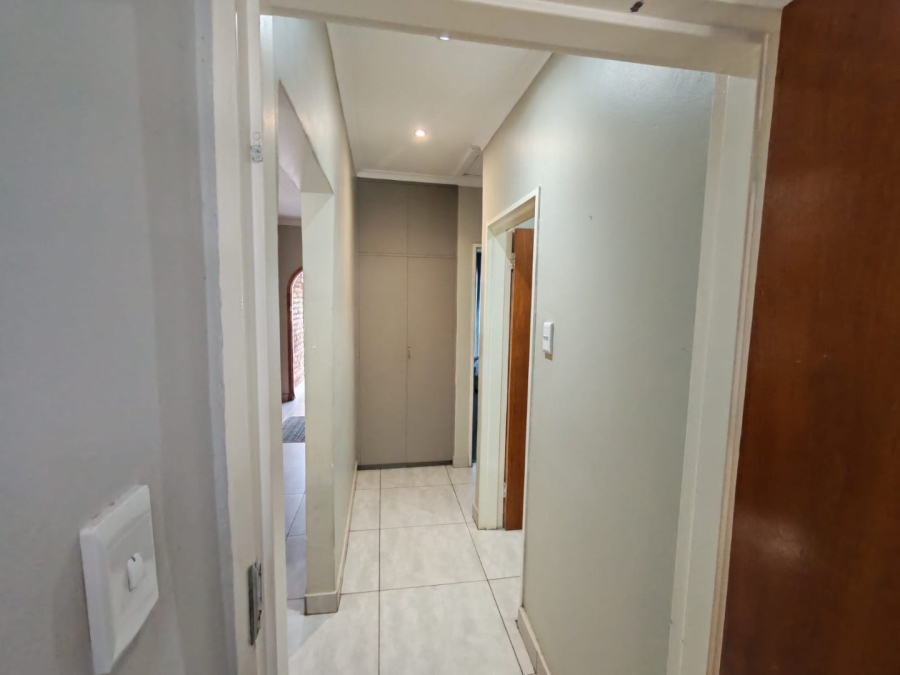 2 Bedroom Property for Sale in Langenhovenpark Free State